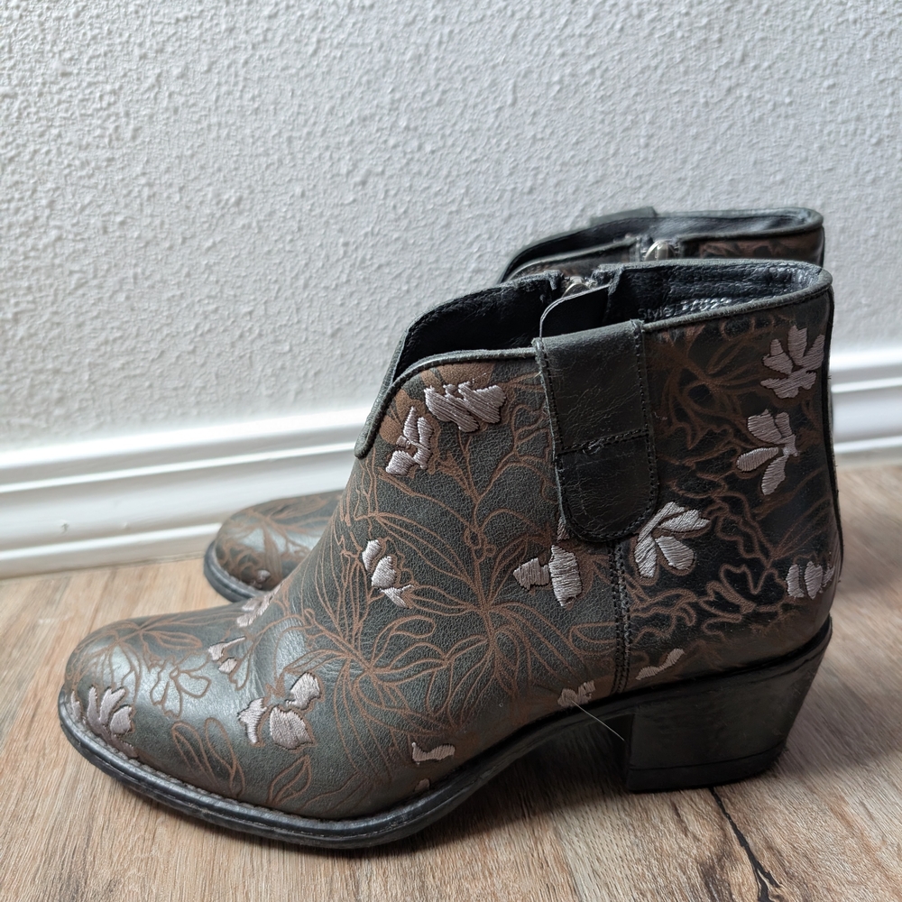 Floral Embroidered Ankle Boots - Gray